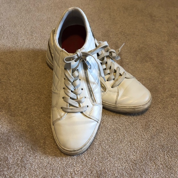 Guess White Running Shoes Sneakers Size 11 - Picture 2 of 6